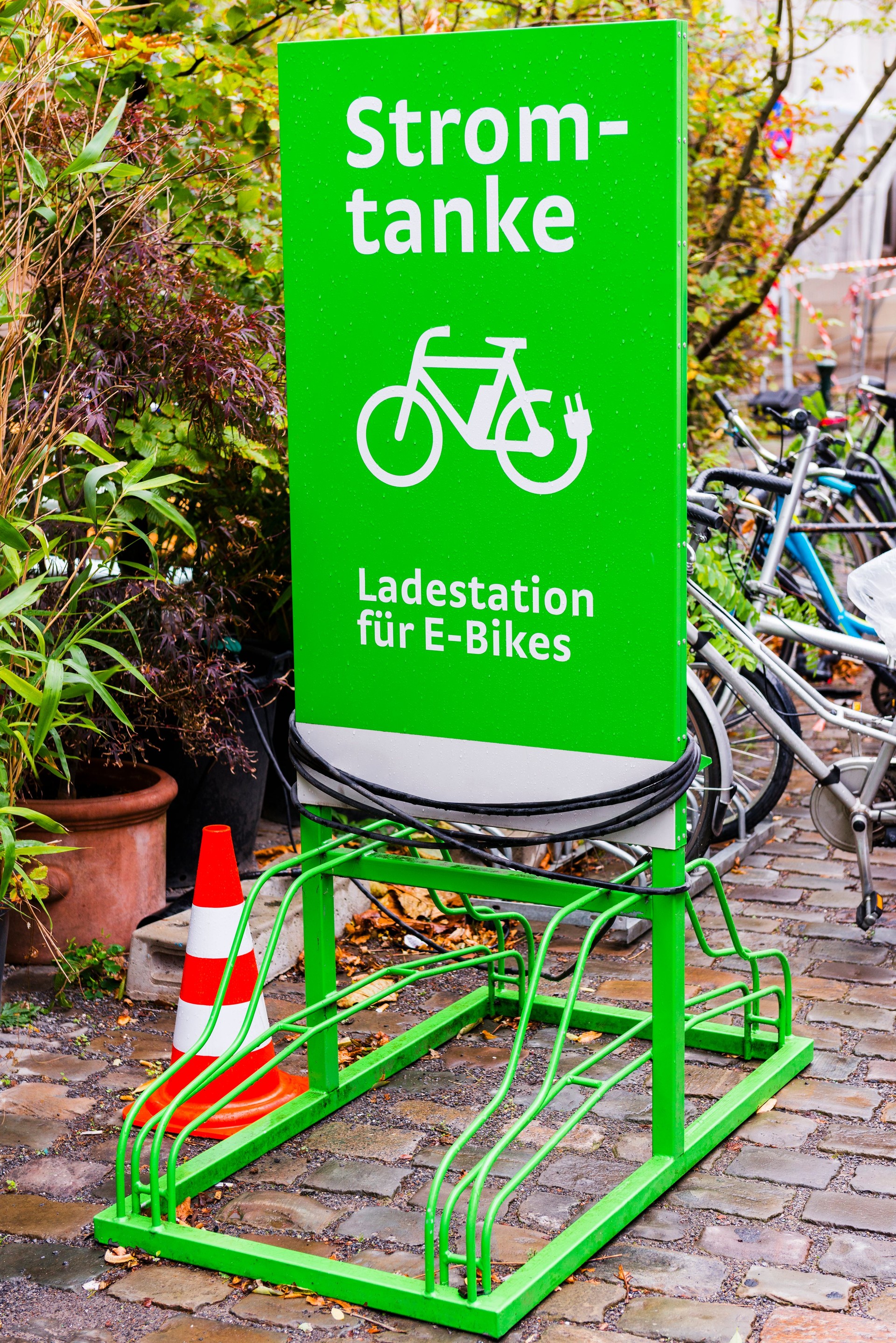 Elektro-Fahrrad aufladen Zeichen in Deutschland